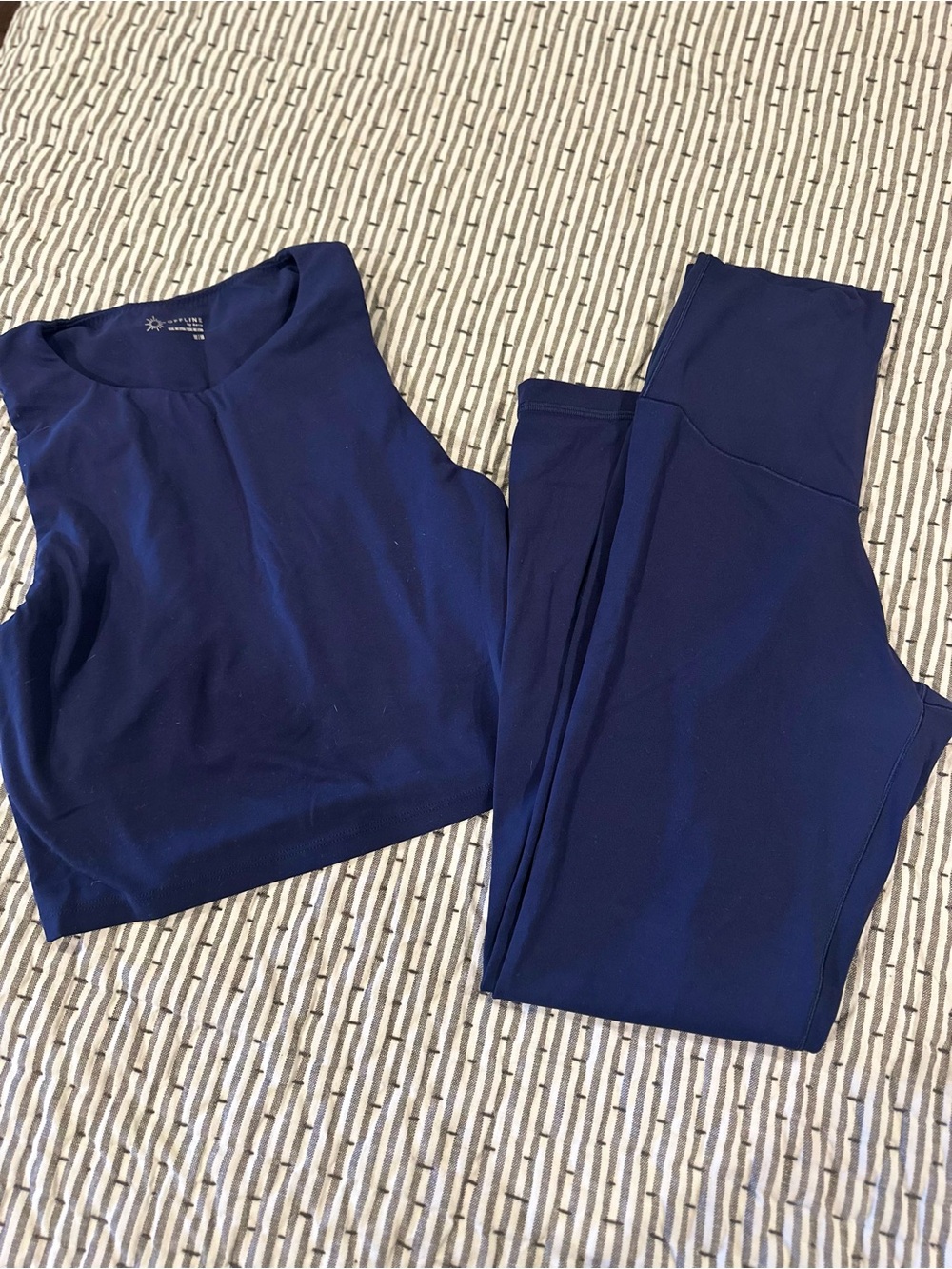 Women's Navy High-Waist Leggings & Cropped Tank Set